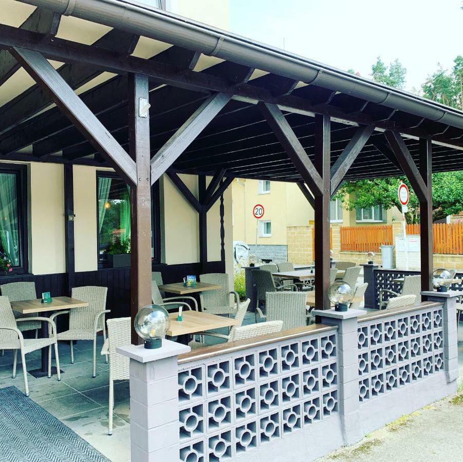 Penzion & Restaurace U Vily Sezimovo Ústí Exterior foto